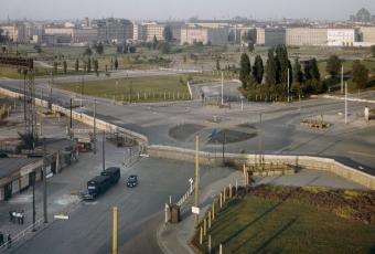 View from Potsdamer Platz to the trees on Leipziger Platz (right), 1960s