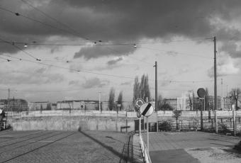 The Berlin Wall on a deserted Potsdamer Platz, 1961/62 © Stadtmuseum Berlin | Harry Croner