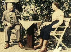 Hans and Luise Richter in their garden at home in Wannsee circa 1952 © Stadtmuseum Berlin