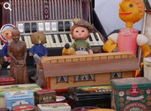 Diverse objects for creating exhibitions in miniature format